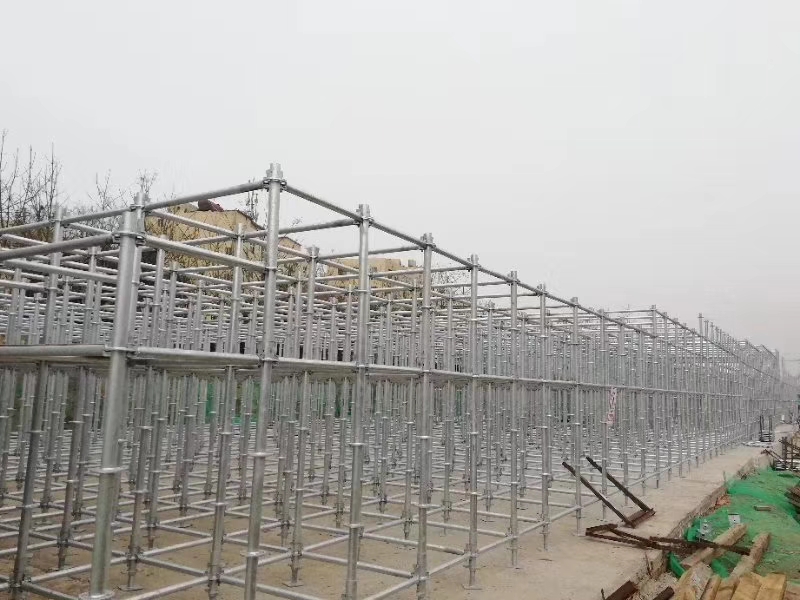 搭建腳手架橫向掃地桿與縱向掃地桿時(shí)，怎么設(shè)置好？ (圖1)